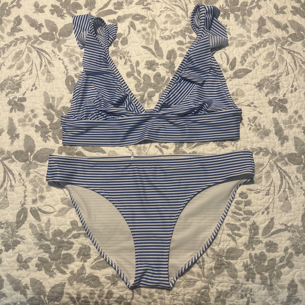 Womens Aerie Ruffle Bikini Top Size XL and bottoms size Large EUC